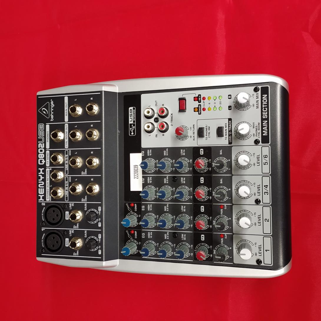 Behringer Xenyx Q802USB